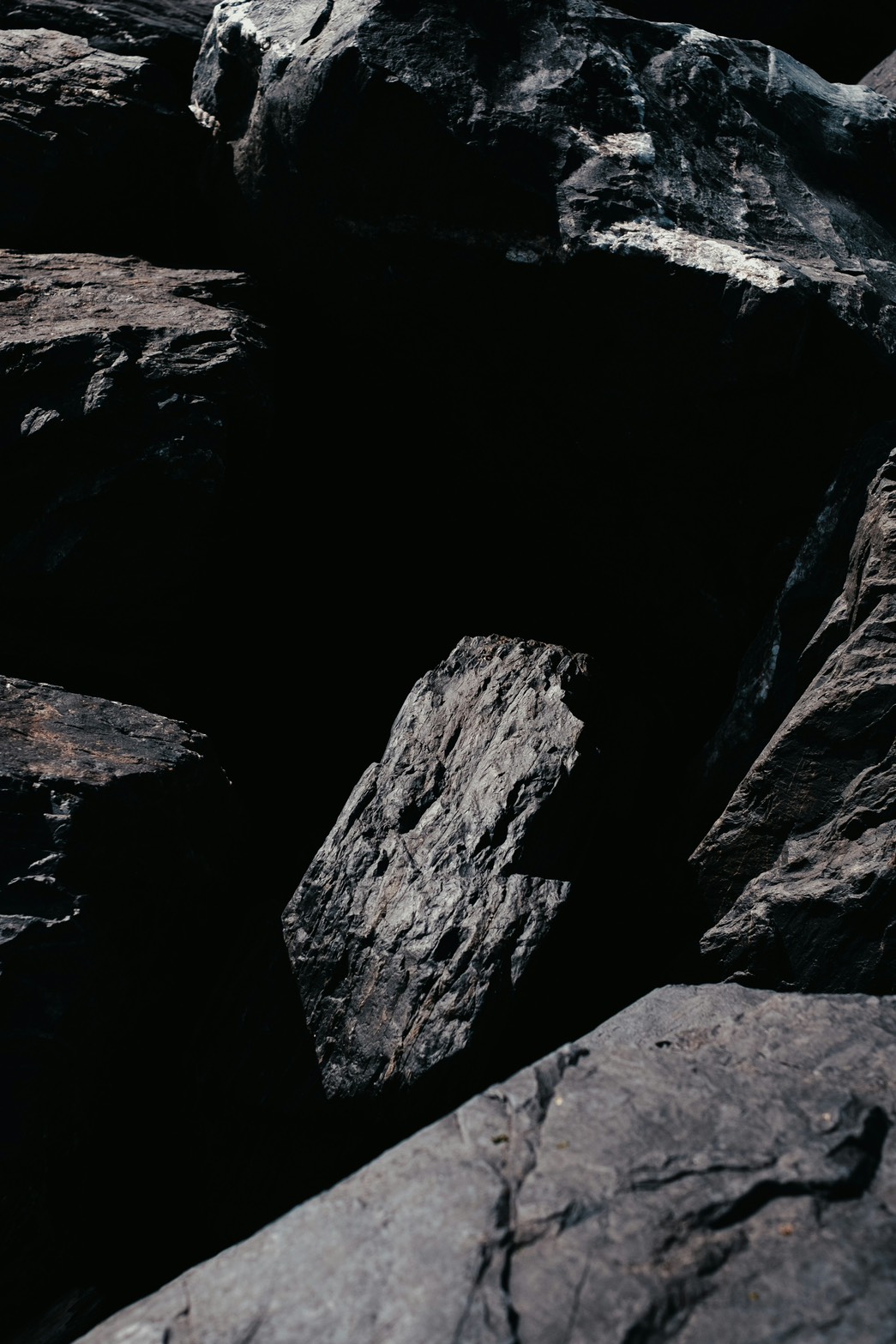 Silica Black from Kaminokuni, Hokkaido